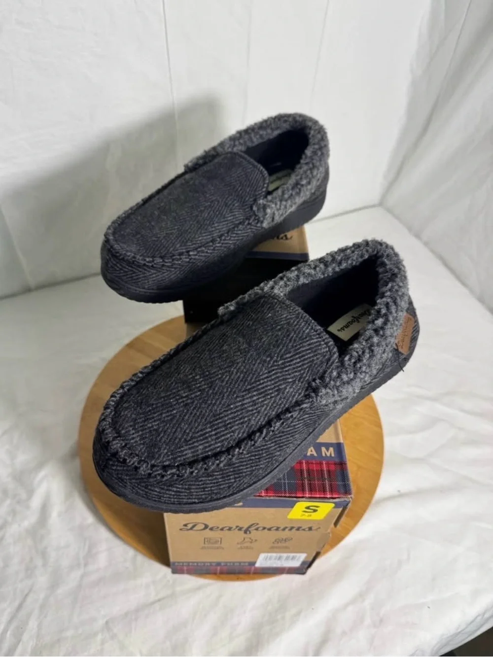 Dearfoams Men's Memory Foam Moccasin Slippers Size S 7-8 Black Gray NIB